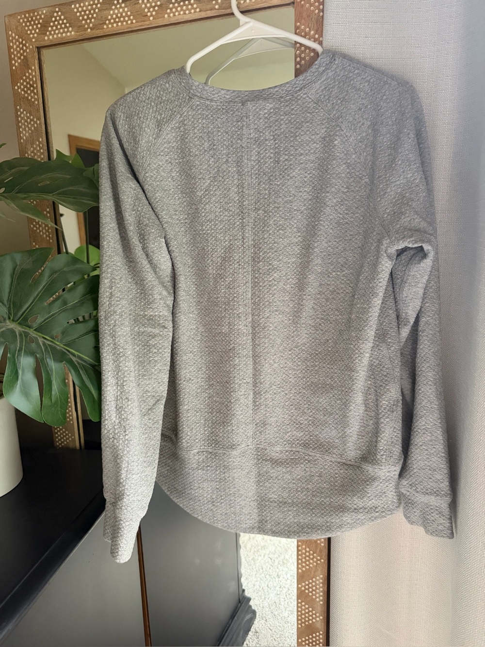 Women’s Crewneck Textured Pullover Sweater - Light Gray best for a small/medium - Picture 4 of 4